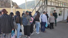 Aralarında Rusiya və Ermənistan vətəndaşları olan daha 79 nəfər Qarabağı tərk edib (FOTO)