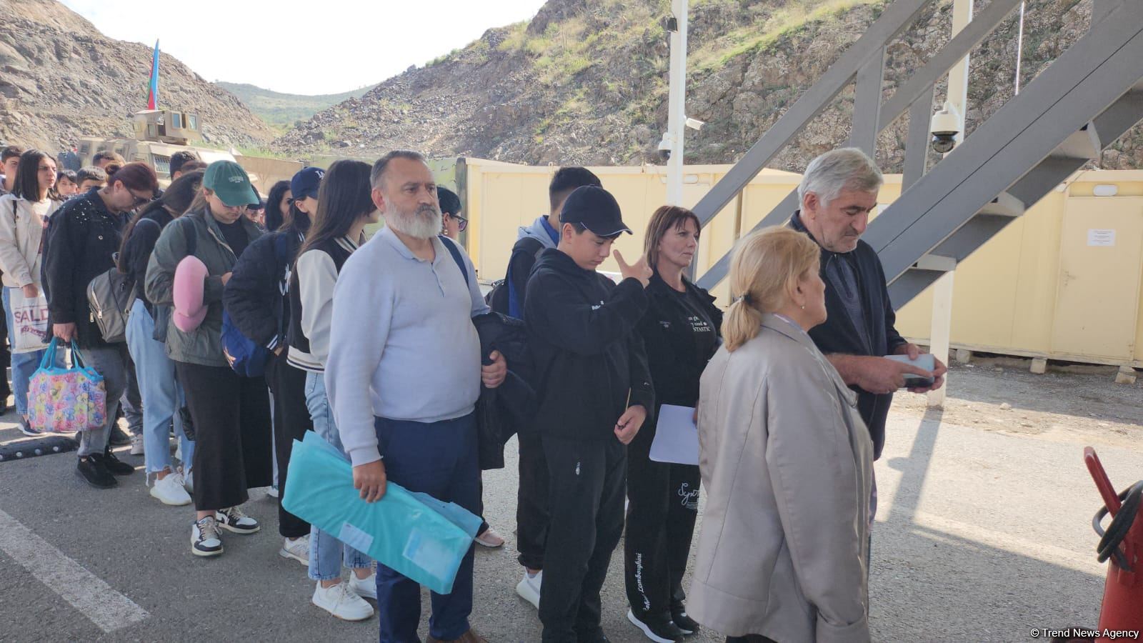 Aralarında Rusiya və Ermənistan vətəndaşları olan daha 79 nəfər Qarabağı tərk edib (FOTO)