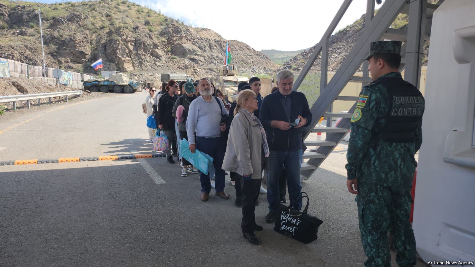 Aralarında Rusiya və Ermənistan vətəndaşları olan daha 79 nəfər Qarabağı tərk edib (FOTO)
