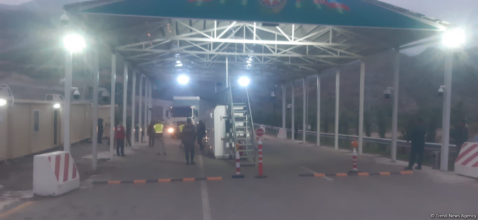 BQXK-nin Xankəndinə aparılan yardımı Laçın postunda belə yoxlanıldı (FOTO/VİDEO)