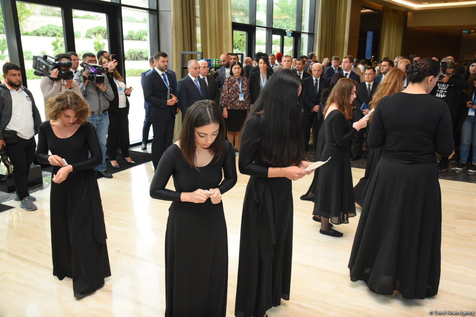 Bakıda itkin düşmüş şəxslərlə bağlı beynəlxalq tədbir keçirilir (FOTO) (YENİLƏNİB)