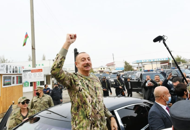 Dövlətinə, Ordusuna dayaq XALQ - Növbəti tarixi zəfər: sevinc POSTları (FOTO)