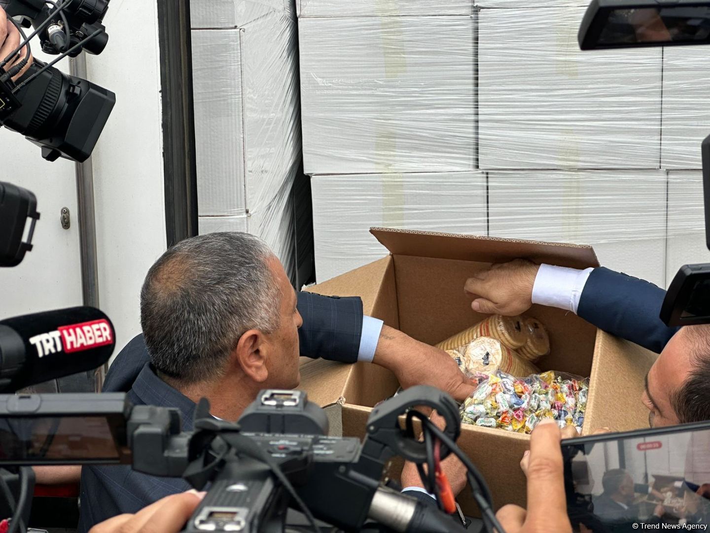 Bakıdan Qarabağ erməniləri üçün humatinar yardım yola salınıb (FOTO/VİDEO)