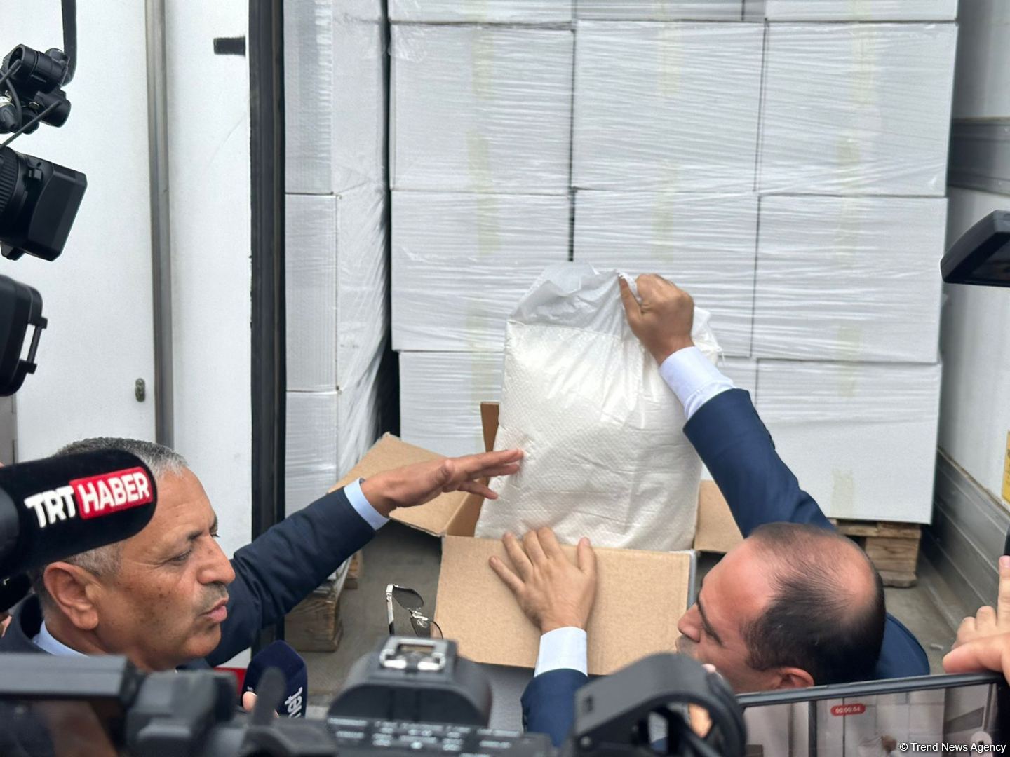 Bakıdan Qarabağ erməniləri üçün humatinar yardım yola salınıb (FOTO/VİDEO)