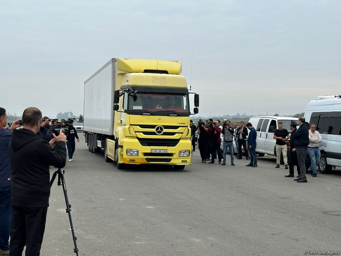 Bakıdan Qarabağ erməniləri üçün humatinar yardım yola salınıb (FOTO/VİDEO)