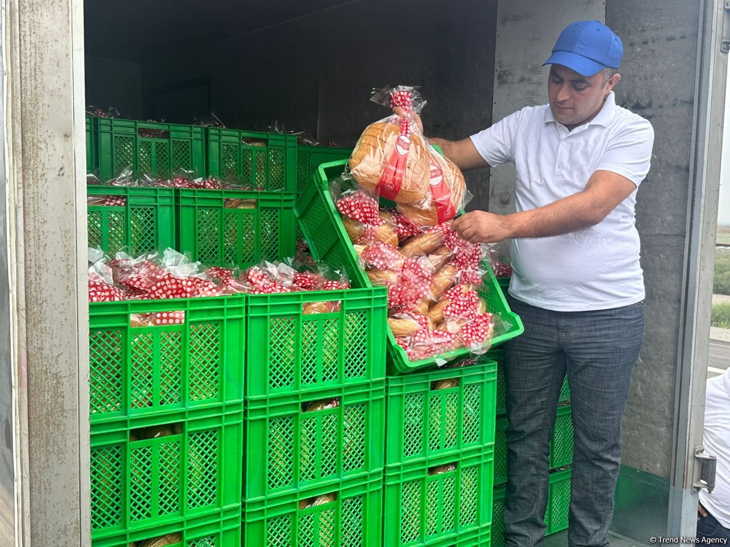 Bakıdan Qarabağ erməniləri üçün humatinar yardım yola salınıb (FOTO/VİDEO)