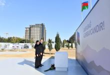 Prezident İlham Əliyev və birinci xanım Mehriban Əliyeva Bakıda inşası davam etdirilən Zəfər parkında olublar (FOTO/VİDEO) (YENİLƏNİB)