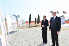 Prezident İlham Əliyev və birinci xanım Mehriban Əliyeva Bakıda inşası davam etdirilən Zəfər parkında olublar (FOTO/VİDEO) (YENİLƏNİB)