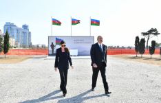 Prezident İlham Əliyev və birinci xanım Mehriban Əliyeva Bakıda inşası davam etdirilən Zəfər parkında olublar (FOTO/VİDEO) (YENİLƏNİB)