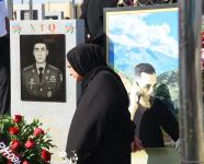 Azərbaycan xalqı qəhrəman şəhidlərini anır (FOTO)