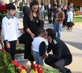 Azərbaycan xalqı qəhrəman şəhidlərini anır (FOTO)