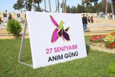 Azərbaycan xalqı qəhrəman şəhidlərini anır (FOTO)