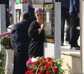 Azərbaycan xalqı qəhrəman şəhidlərini anır (FOTO)