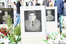 Azərbaycan xalqı qəhrəman şəhidlərini anır (FOTO)