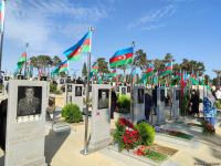 Azərbaycan xalqı qəhrəman şəhidlərini anır (FOTO)