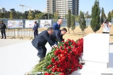 Dövlət və ictimaiyyət nümayəndələri Zəfər parkını ziyarət etməyə davam edir (FOTO)