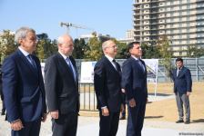 Dövlət və ictimaiyyət nümayəndələri Zəfər parkını ziyarət etməyə davam edir (FOTO)