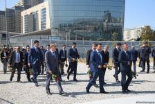 Dövlət və ictimaiyyət nümayəndələri Zəfər parkını ziyarət etməyə davam edir (FOTO)