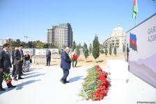 Dövlət və ictimaiyyət nümayəndələri Zəfər parkını ziyarət etməyə davam edir (FOTO)