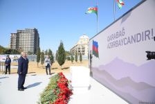 Dövlət və ictimaiyyət nümayəndələri Zəfər parkını ziyarət etməyə davam edir (FOTO)