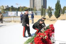 Dövlət və ictimaiyyət nümayəndələri Zəfər parkını ziyarət etməyə davam edir (FOTO)