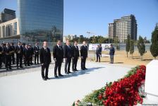 Dövlət və ictimaiyyət nümayəndələri Zəfər parkını ziyarət etməyə davam edir (FOTO)