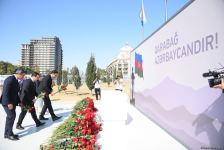 Dövlət və ictimaiyyət nümayəndələri Zəfər parkını ziyarət etməyə davam edir (FOTO)