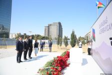Dövlət və ictimaiyyət nümayəndələri Zəfər parkını ziyarət etməyə davam edir (FOTO)
