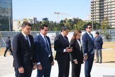Dövlət və ictimaiyyət nümayəndələri Zəfər parkını ziyarət etməyə davam edir (FOTO)