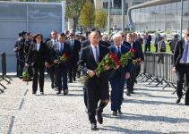 Dövlət və ictimaiyyət nümayəndələri Zəfər parkını ziyarət etməyə davam edir (FOTO)