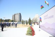 Dövlət və ictimaiyyət nümayəndələri Zəfər parkını ziyarət etməyə davam edir (FOTO)