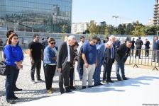 Dövlət və ictimaiyyət nümayəndələri Zəfər parkını ziyarət etməyə davam edir (FOTO)