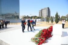 Dövlət və ictimaiyyət nümayəndələri Zəfər parkını ziyarət etməyə davam edir (FOTO)