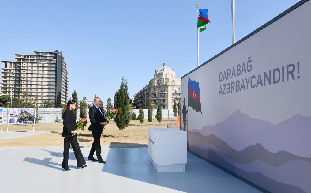 Prezident İlham Əliyev və birinci xanım Mehriban Əliyeva Bakıda inşası davam etdirilən Zəfər parkında olublar (FOTO/VİDEO) (YENİLƏNİB)