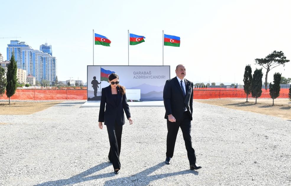 Prezident İlham Əliyev və birinci xanım Mehriban Əliyeva Bakıda inşası davam etdirilən Zəfər parkında olublar (FOTO/VİDEO) (YENİLƏNİB)