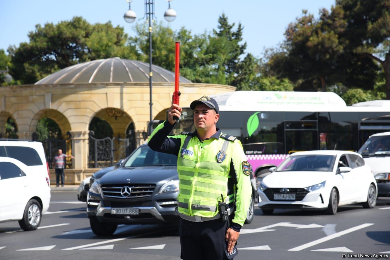 Vətən Müharibəsi şəhidlərinin xatirəsi bütün ölkə ərazisində bir dəqiqəlik sükutla yad edilib (FOTO/VİDEO)