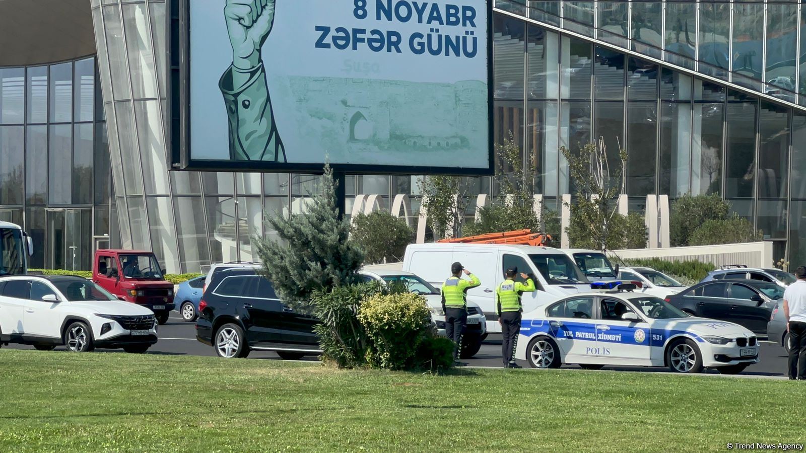 Vətən Müharibəsi şəhidlərinin xatirəsi bütün ölkə ərazisində bir dəqiqəlik sükutla yad edilib (FOTO/VİDEO)
