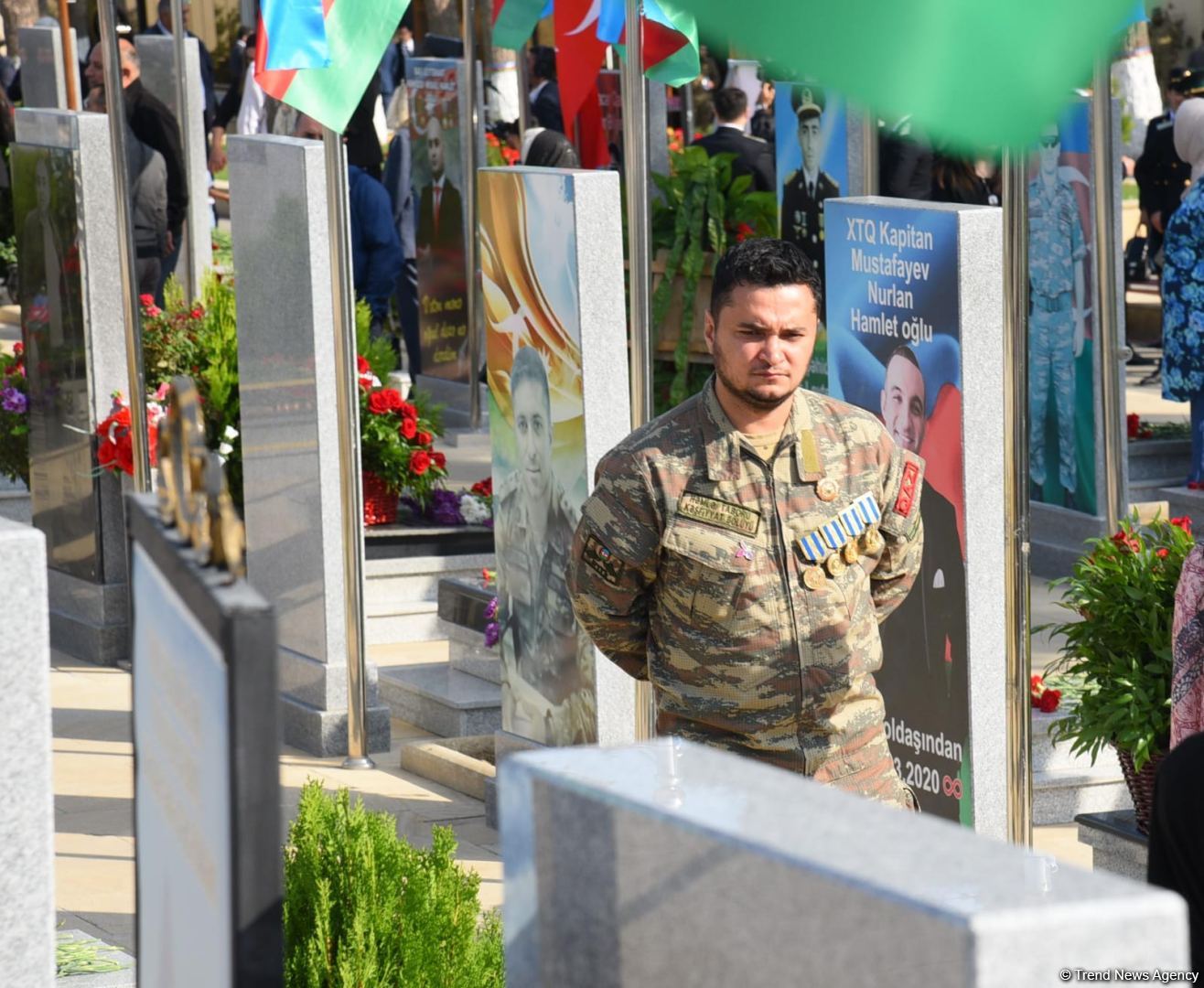 Azərbaycan xalqı qəhrəman şəhidlərini anır (FOTO)