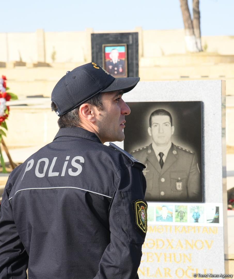 Azərbaycan xalqı qəhrəman şəhidlərini anır (FOTO)