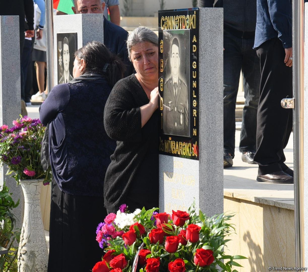 Azərbaycan xalqı qəhrəman şəhidlərini anır (FOTO)