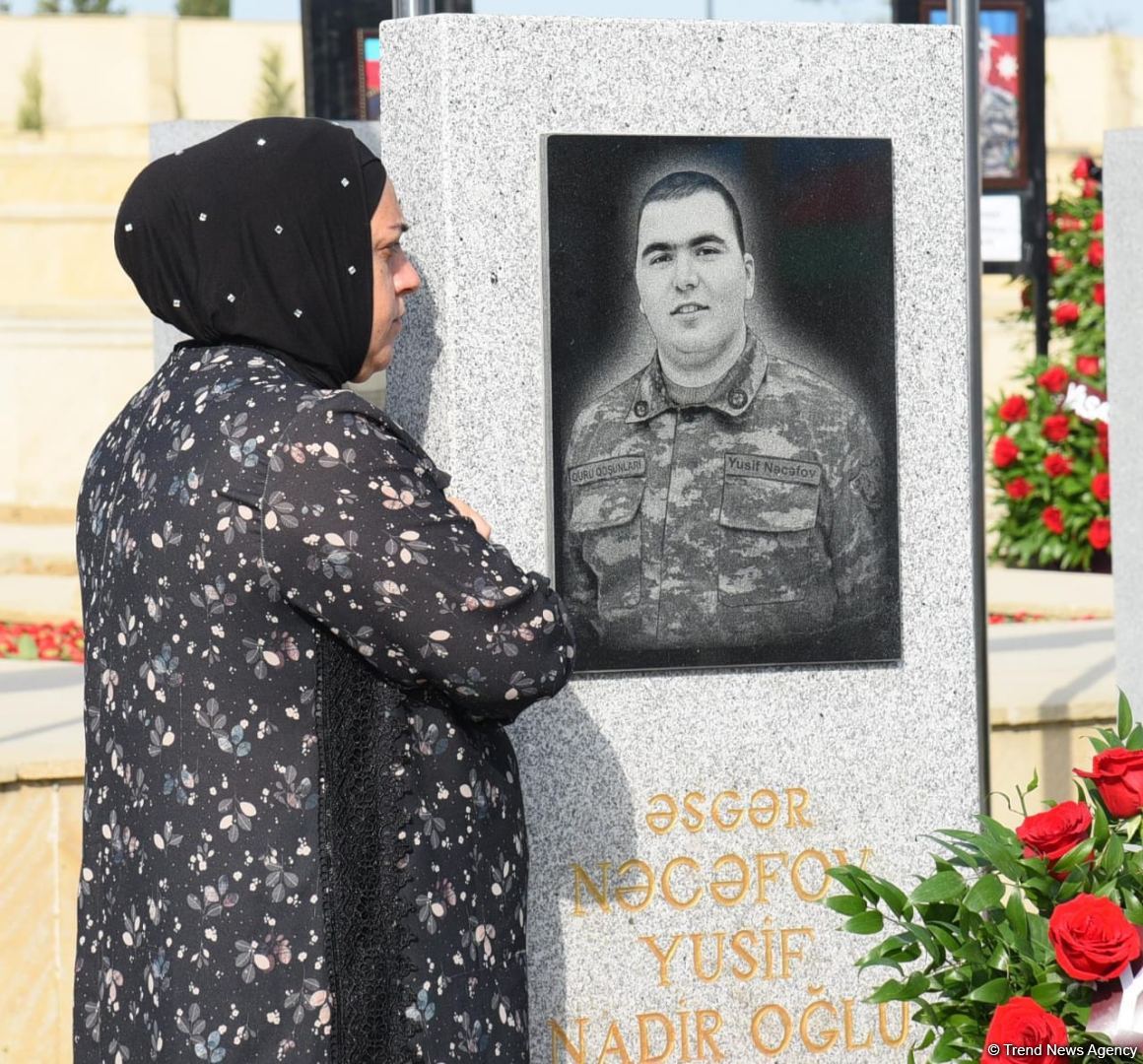 Azərbaycan xalqı qəhrəman şəhidlərini anır (FOTO)