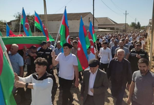 30 il əvvəl Füzulidə itkin düşən hərbçinin nəşi Salyanda dəfn edilib (FOTO/VİDEO)