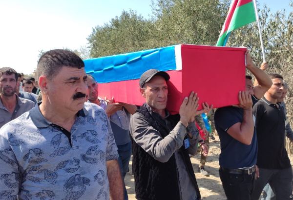 Otuz il əvvəl Füzulidə itkin düşən hərbçinin nəşi Salyana gətirilib - Dəfn edilib (FOTO/VİDEO)