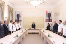 Baş Prokuror şəhid olan prokurorluq əməkdaşlarının ailə üzvləri, veteranlar və vətən müharibəsində iştirak edən prokurorluq işçiləri ilə görüşüb (FOTO)