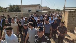 30 il əvvəl Füzulidə itkin düşən hərbçinin nəşi Salyanda dəfn edilib (FOTO/VİDEO)