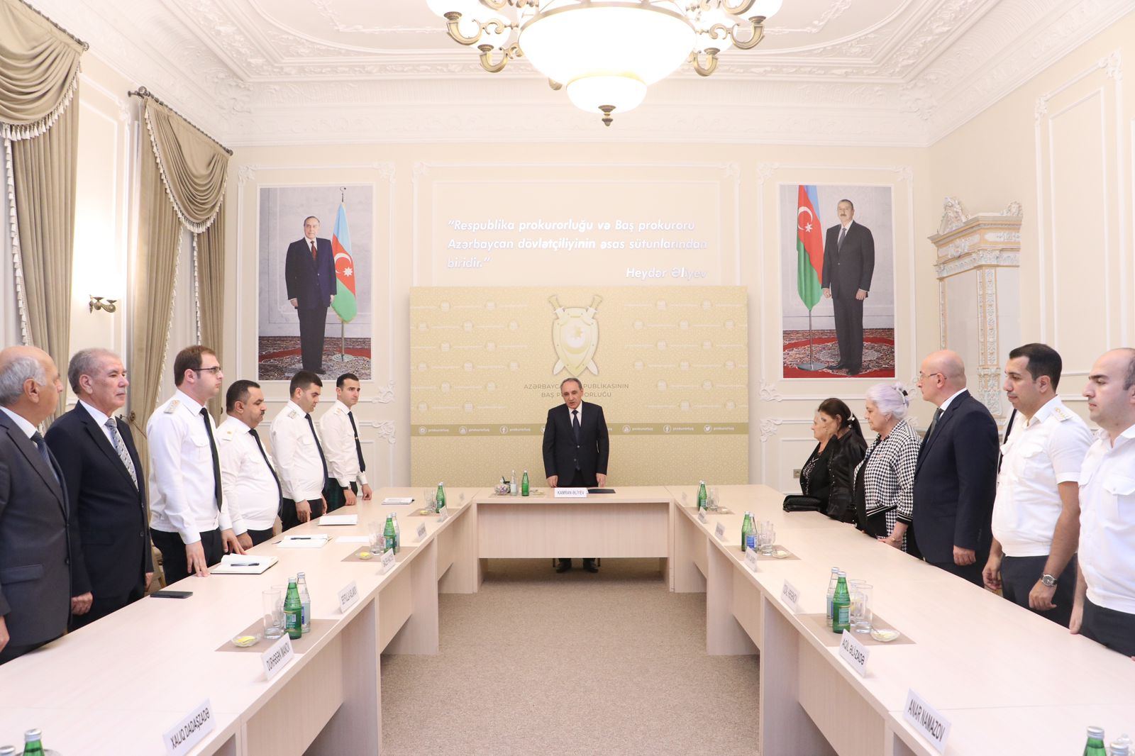 Baş Prokuror şəhid olan prokurorluq əməkdaşlarının ailə üzvləri, veteranlar və vətən müharibəsində iştirak edən prokurorluq işçiləri ilə görüşüb (FOTO)