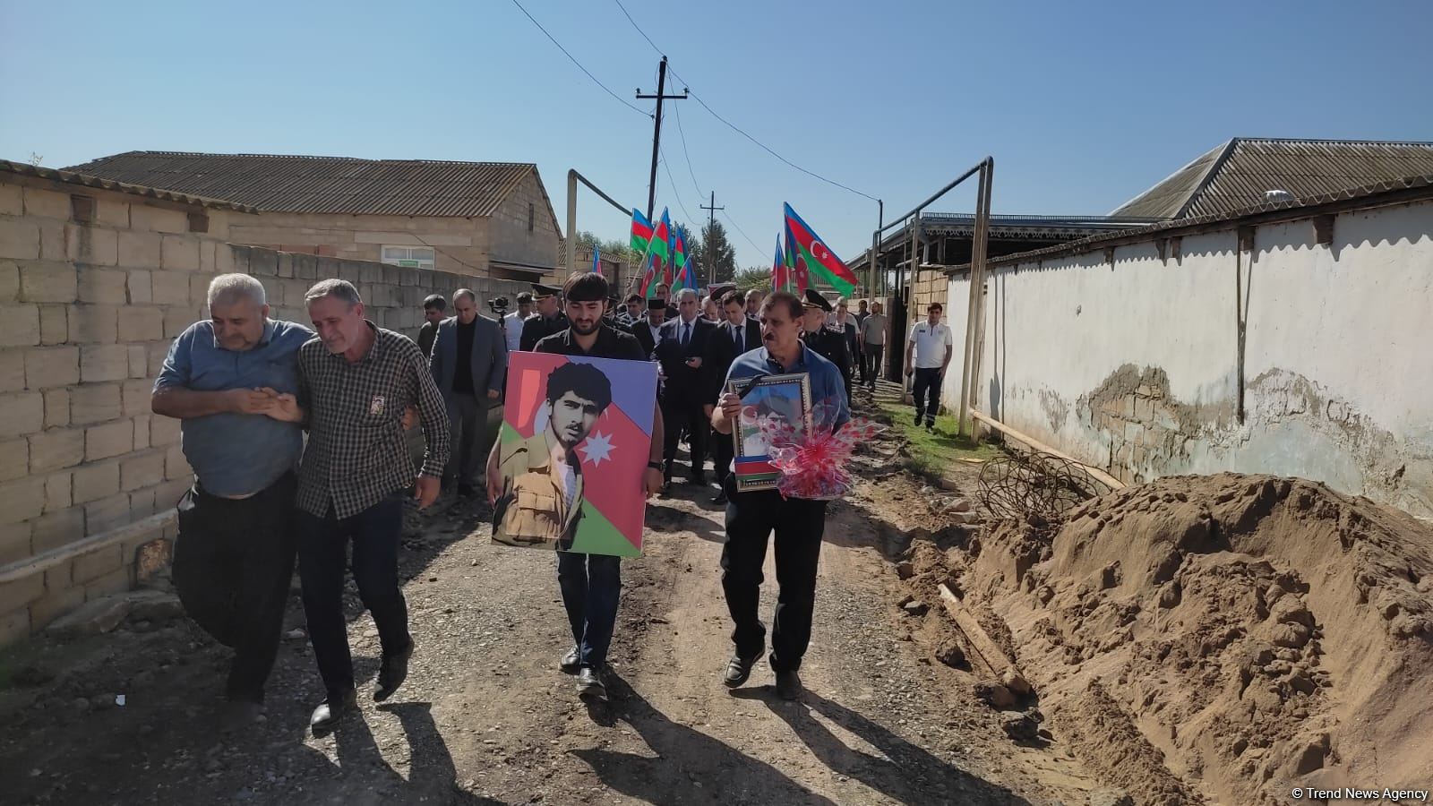 30 il əvvəl Füzulidə itkin düşən hərbçinin nəşi Salyanda dəfn edilib (FOTO/VİDEO)