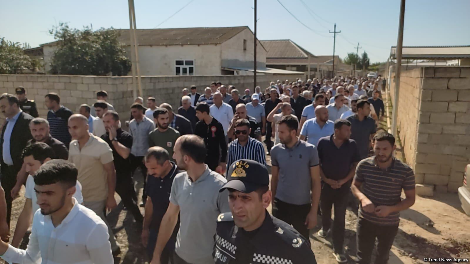 30 il əvvəl Füzulidə itkin düşən hərbçinin nəşi Salyanda dəfn edilib (FOTO/VİDEO)