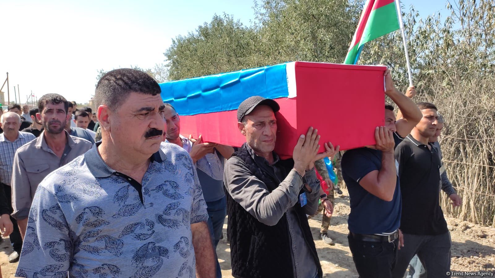 Otuz il əvvəl Füzulidə itkin düşən hərbçinin nəşi Salyana gətirilib - Dəfn edilib (FOTO/VİDEO)