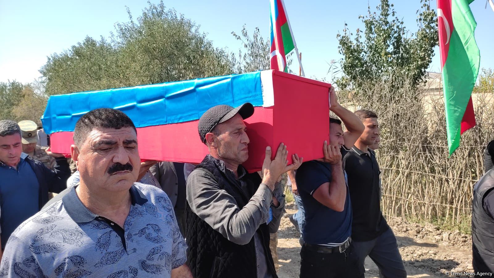 Otuz il əvvəl Füzulidə itkin düşən hərbçinin nəşi Salyana gətirilib - Dəfn edilib (FOTO/VİDEO)
